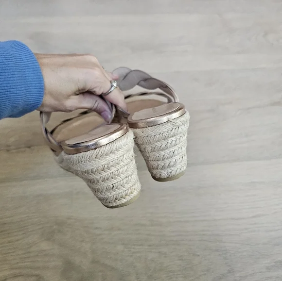 Stuart Weitzman Twist Espadrille Wedge Sandals Rose Gold, Size 9.5 - Picture 7 of 9